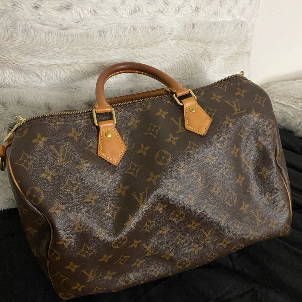Louis Vuitton Speedy bag